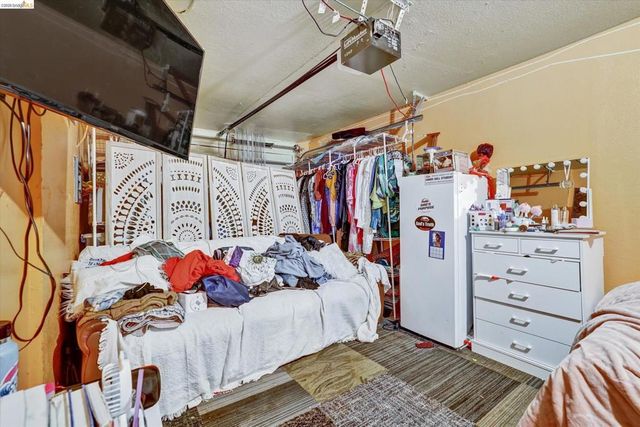 1390 Highland Blvd, Hayward, CA 94542