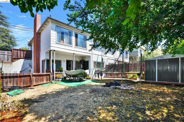 1390 Highland Blvd, Hayward, CA 94542
