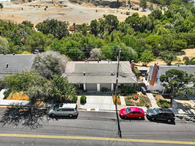 1390 Highland Blvd, Hayward, CA 94542