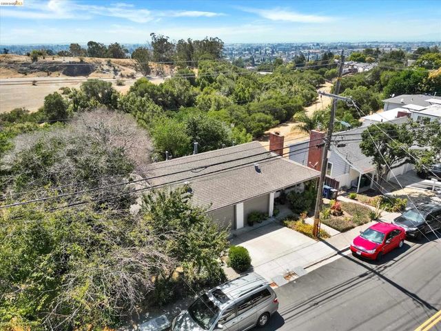 1390 Highland Blvd, Hayward, CA 94542