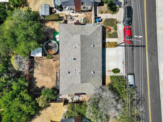 1390 Highland Blvd, Hayward, CA 94542
