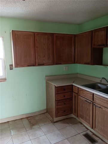 30740 W 83rd Street, De Soto, KS 66018