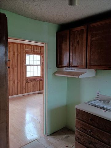 30740 W 83rd Street, De Soto, KS 66018