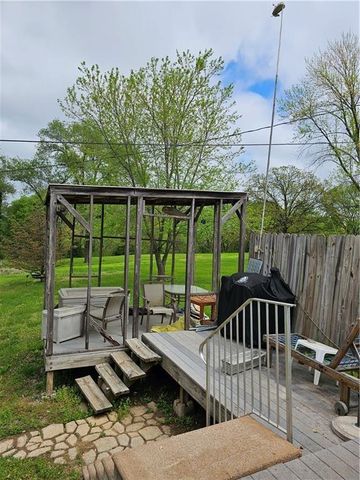 30740 W 83rd Street, De Soto, KS 66018