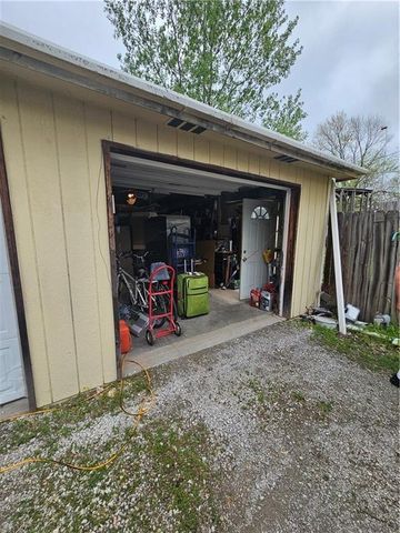 30740 W 83rd Street, De Soto, KS 66018