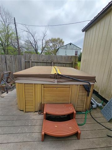 30740 W 83rd Street, De Soto, KS 66018