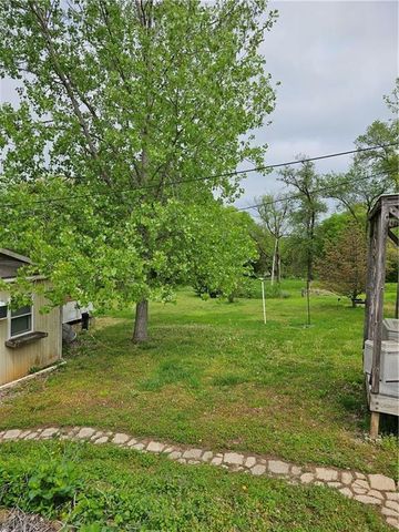 30740 W 83rd Street, De Soto, KS 66018