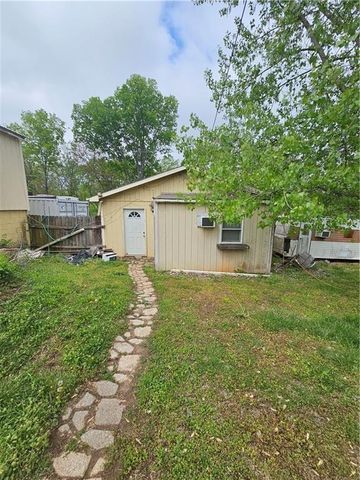 30740 W 83rd Street, De Soto, KS 66018