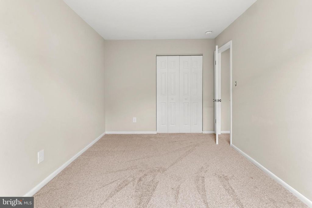 14 ENSIGN CT, Essex, MD 21221