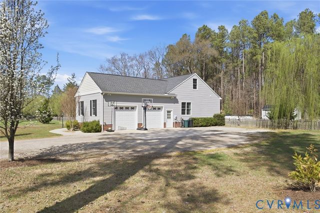 8116 Liberty Oaks Ln, Hanover, VA 23069