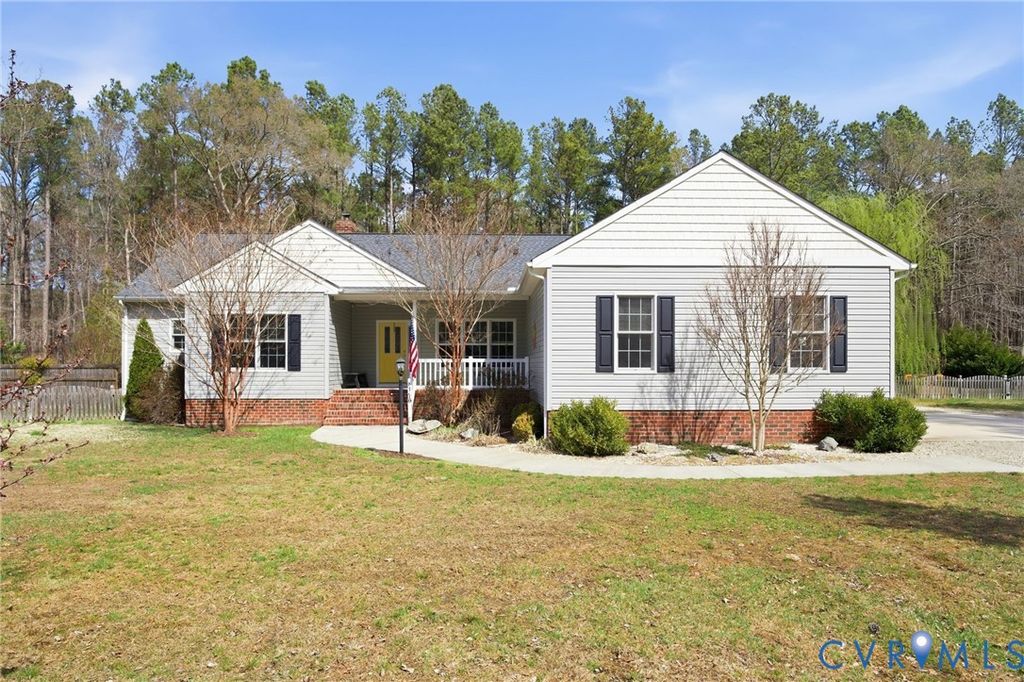 8116 Liberty Oaks Ln, Hanover, VA 23069