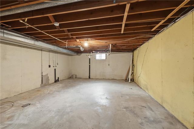 707 SW Savannah Drive, Lee's Summit, MO 64081