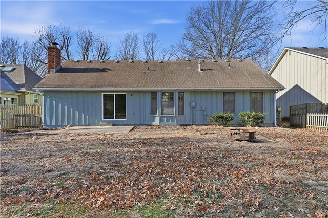 707 SW Savannah Drive, Lee's Summit, MO 64081