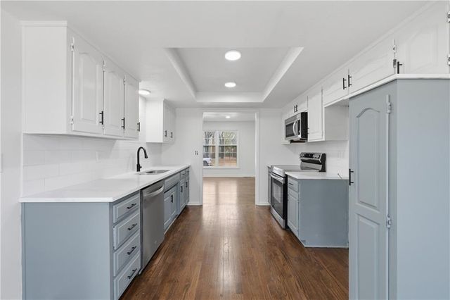 707 SW Savannah Drive, Lee's Summit, MO 64081