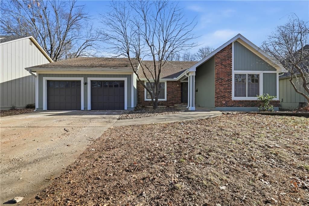 707 SW Savannah Drive, Lee's Summit, MO 64081