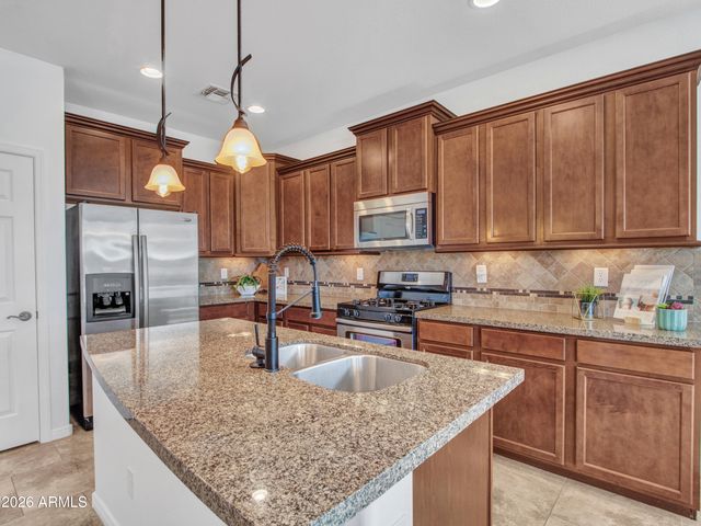 17585 W CEDARWOOD Lane, Goodyear, AZ 85338