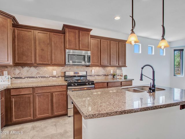 17585 W CEDARWOOD Lane, Goodyear, AZ 85338