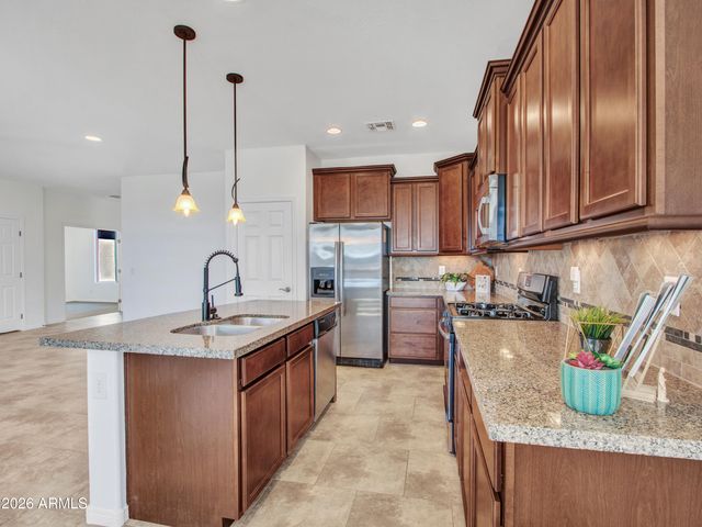 17585 W CEDARWOOD Lane, Goodyear, AZ 85338