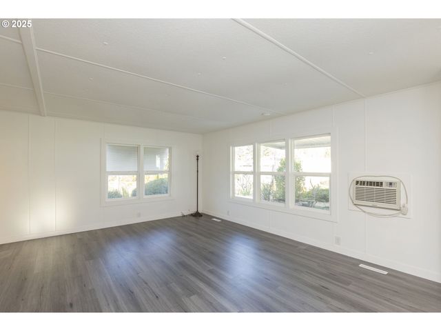 11624 Sw ROYAL VILLA Dr, Portland, OR 97224