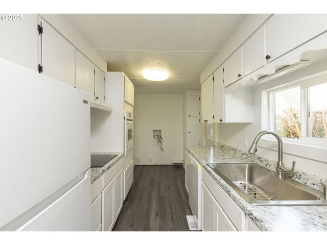 11624 Sw ROYAL VILLA Dr, Portland, OR 97224