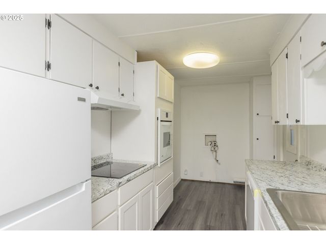 11624 Sw ROYAL VILLA Dr, Portland, OR 97224