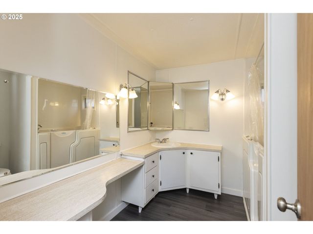 11624 Sw ROYAL VILLA Dr, Portland, OR 97224