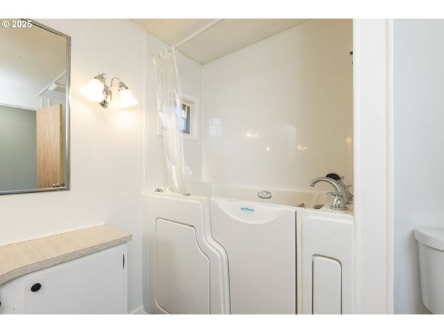 11624 Sw ROYAL VILLA Dr, Portland, OR 97224