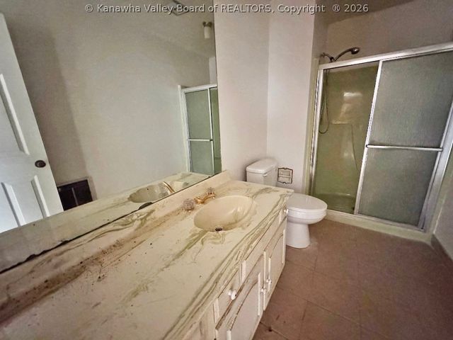 5320 Glow Drive, Cross Lanes, WV 25313