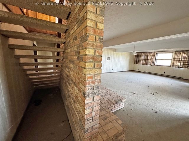 5320 Glow Drive, Cross Lanes, WV 25313