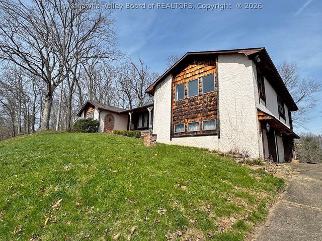 5320 Glow Drive, Cross Lanes, WV 25313