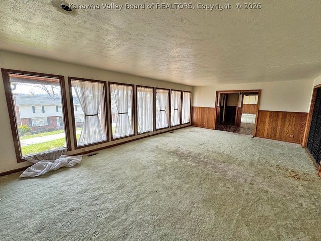 5320 Glow Drive, Cross Lanes, WV 25313