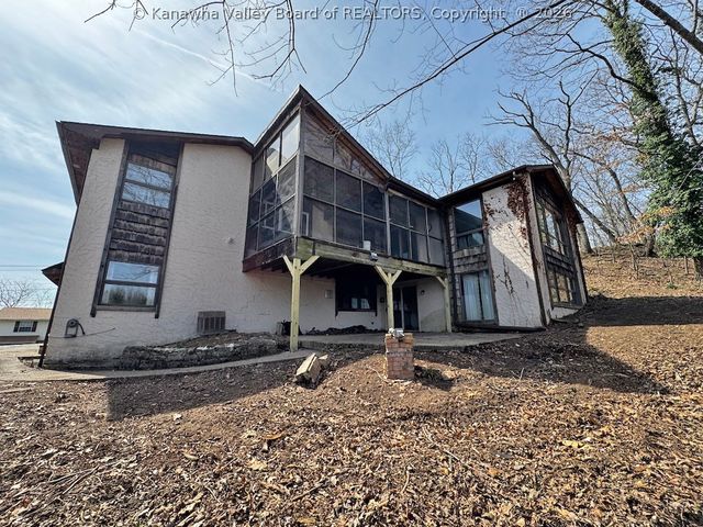 5320 Glow Drive, Cross Lanes, WV 25313