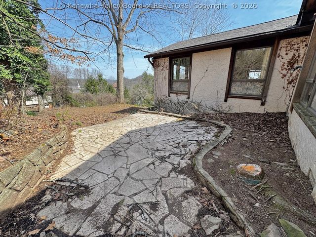 5320 Glow Drive, Cross Lanes, WV 25313