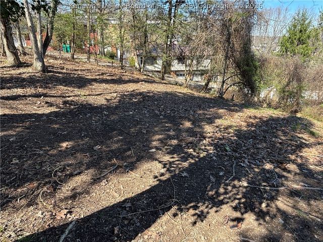 5320 Glow Drive, Cross Lanes, WV 25313