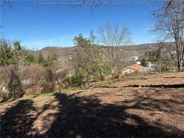 5320 Glow Drive, Cross Lanes, WV 25313