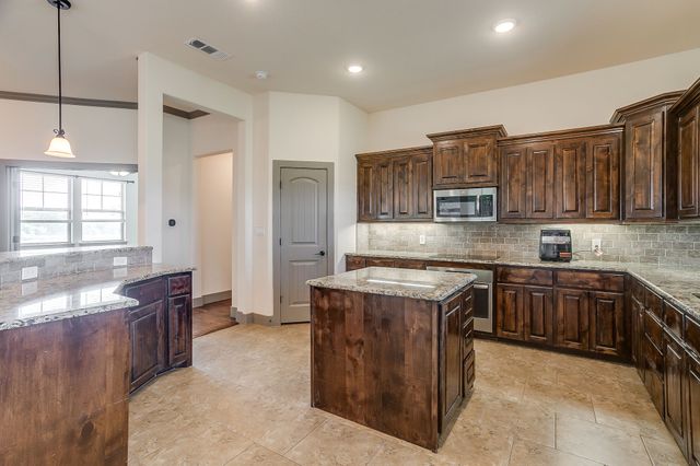 770 County Road 1346, Chico, TX 76431