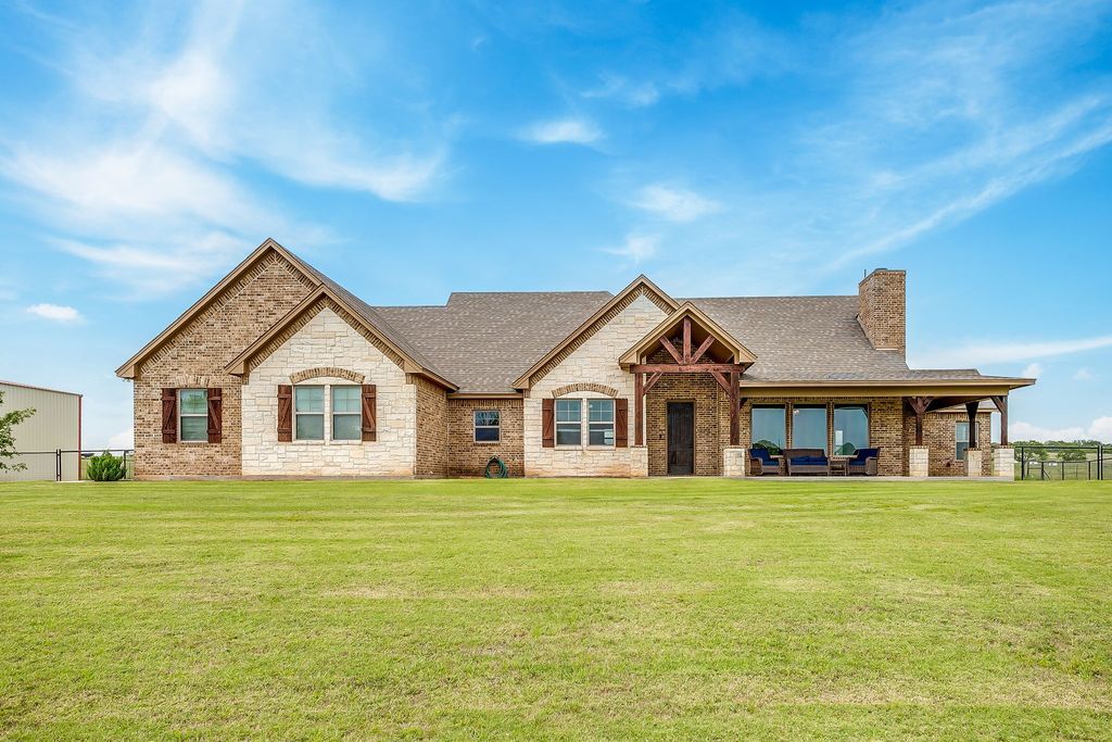 770 County Road 1346, Chico, TX 76431