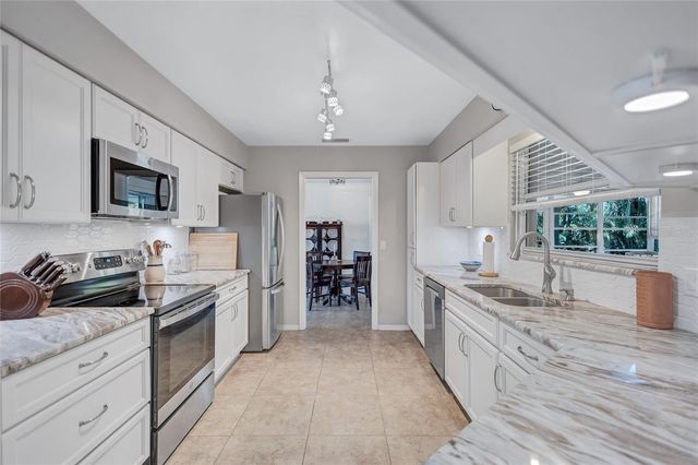 8243 37TH AVENUE N, St Petersburg, FL 33710