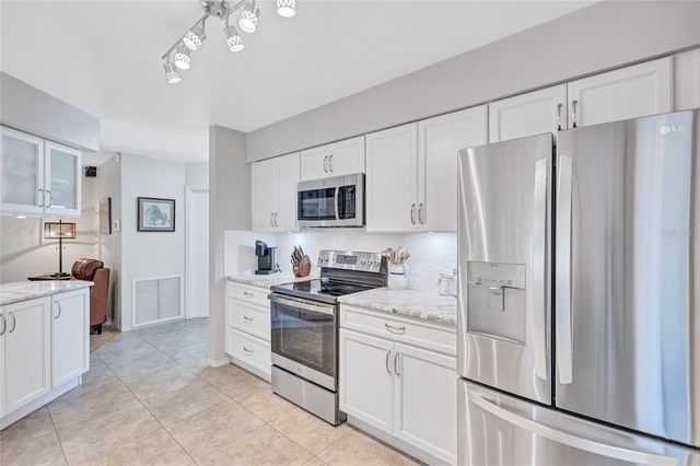 8243 37TH AVENUE N, St Petersburg, FL 33710