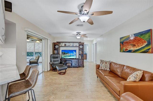 8243 37TH AVENUE N, St Petersburg, FL 33710