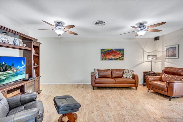 8243 37TH AVENUE N, St Petersburg, FL 33710