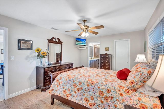 8243 37TH AVENUE N, St Petersburg, FL 33710