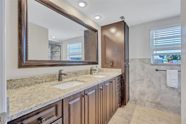 8243 37TH AVENUE N, St Petersburg, FL 33710