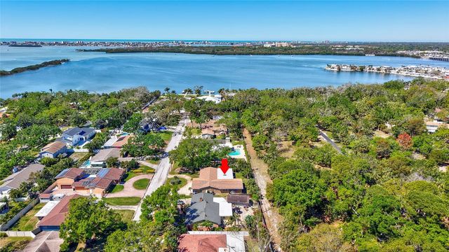 8243 37TH AVENUE N, St Petersburg, FL 33710