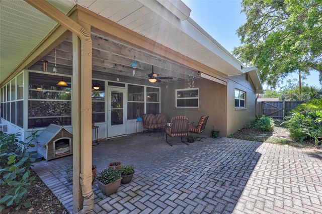 8243 37TH AVENUE N, St Petersburg, FL 33710