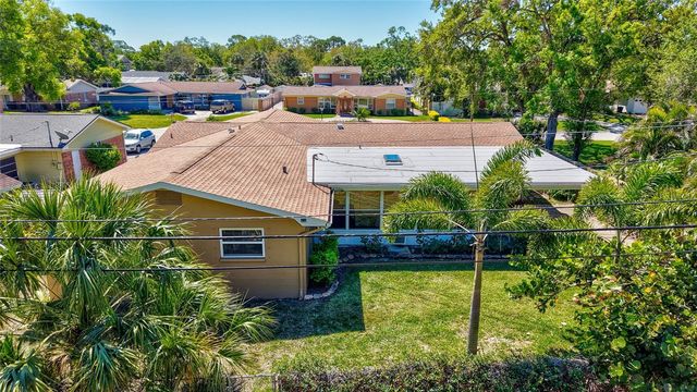 8243 37TH AVENUE N, St Petersburg, FL 33710