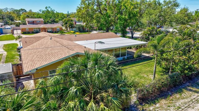 8243 37TH AVENUE N, St Petersburg, FL 33710