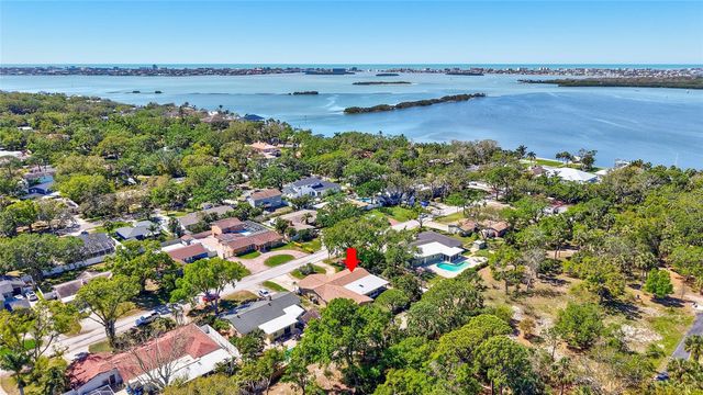 8243 37TH AVENUE N, St Petersburg, FL 33710