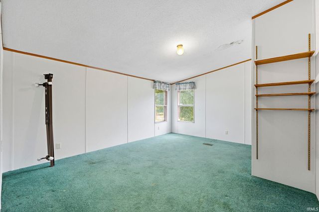 2890 S 400 E, Pierceton, IN 46562