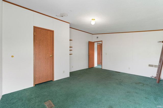 2890 S 400 E, Pierceton, IN 46562